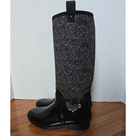 Michael Kors strech tall charm Rain Boots. Size 8 - Picture 4 of 11